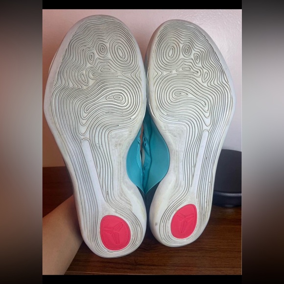 Kobe 9 EM Low Dusty Cactus - Picture 2 of 4